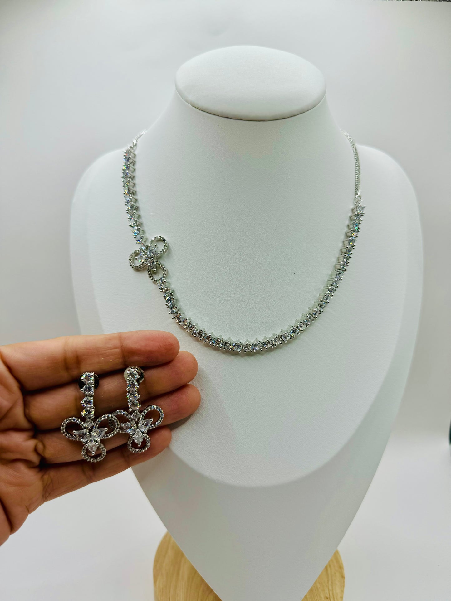 Collar Necklace