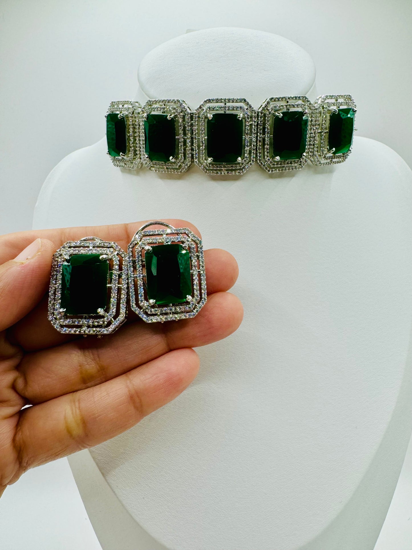 Emerald Inspired Green Stone Fashionable Flair: Valentine's Jewelry with Style